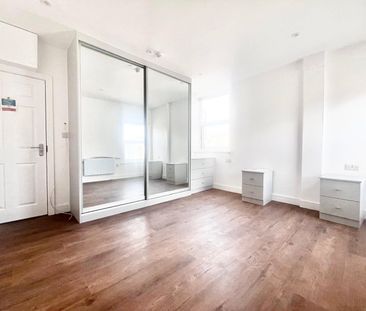 Hanworth Road, Hounslow, TW3 3TU - Photo 1