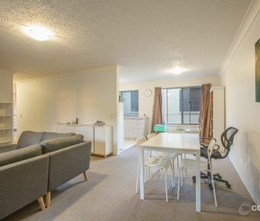 Convenient Coastal Living - Surfers Paradise - Photo 5