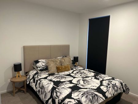 LAKE HOOD - Semi Furnished - Photo 2
