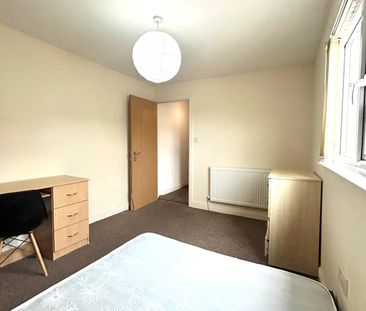 11 Bedroom Student Home – Llanbleddian Gardens - Photo 2