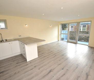 2 bedroom ground floor flat to rent - Photo 4