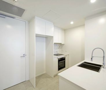 One Bedroom Plus Study Near The Foreshore! - Photo 1