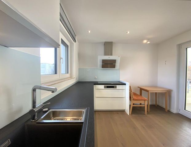 Exklusive und großräumige 3-Zimmerwohnung mit Balkon und EBK - Foto 1