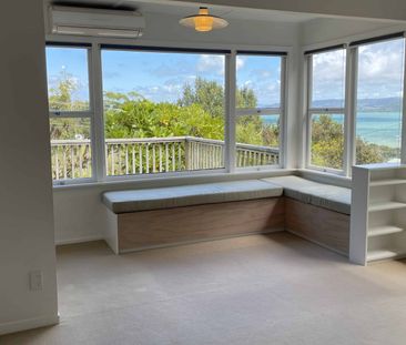 Coastal Views & Cosy Living - Photo 1