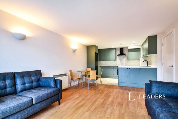 2 bedroom flat to rent - Photo 1