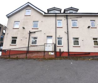 2 bedroom Flat in 1 Low Close Street, Leeds - Photo 2