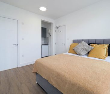 Room in a Shared House, The Meadow Way, HA3 - Photo 1