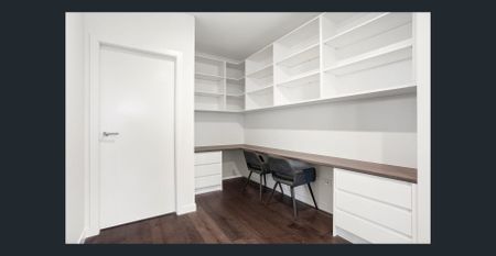 Modern Family Home - Photo 2