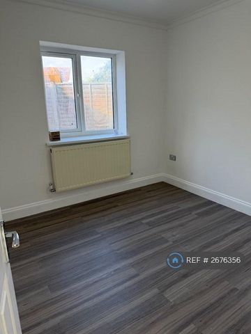 2 bedroom bungalow to rent - Photo 2