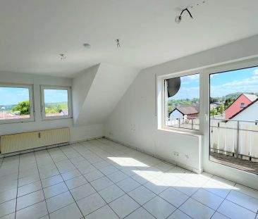 Helle Dachgeschosswohnung * Balkon *Stellplatz - Photo 1