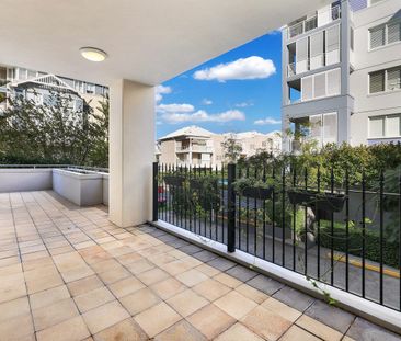 Immaculate Apartment with Extensive Wraparound Terrace - Photo 4