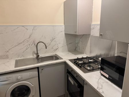 1 Bed Flat, Burley Street, LS3 - Photo 4