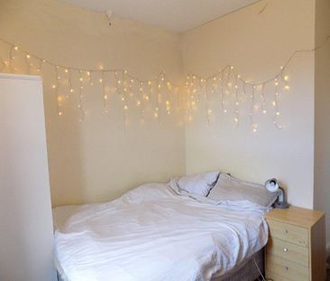 4 bedroom terraced house to rent - Photo 6