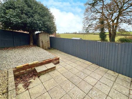 2 bedroom end of terrace house to rent - Photo 5