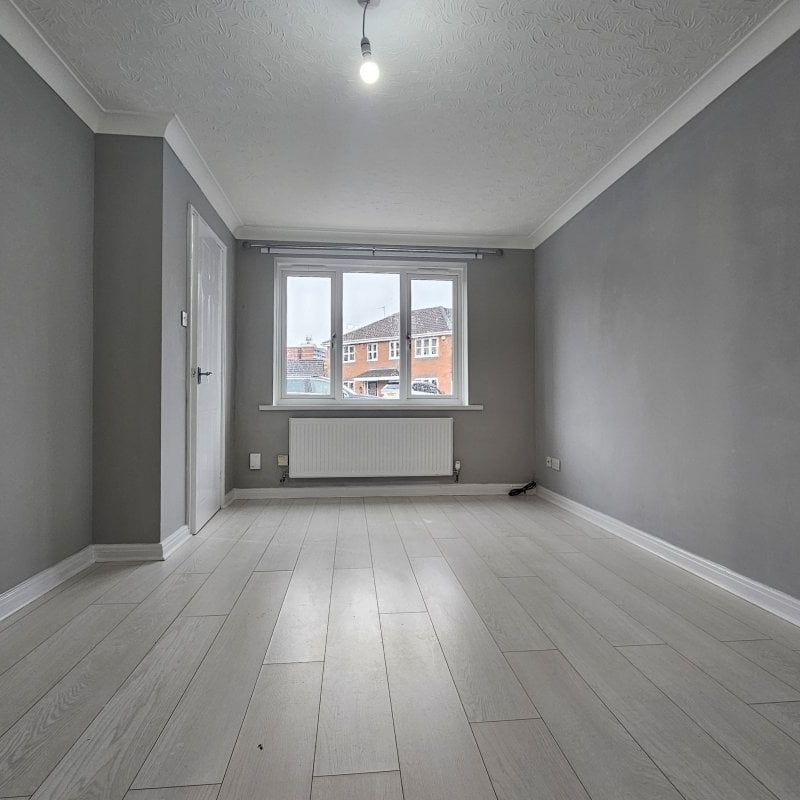 Throstles Close - Photo 1