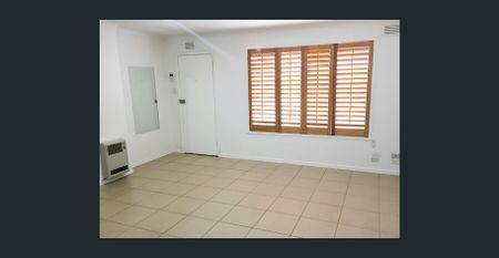 Modern 2-Bedroom Unit in Prime West Footscray Location - Photo 2