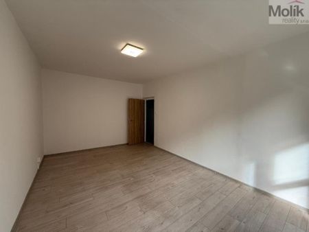 Pronájem bytu 2+1 55 m2 - Fotografie 5
