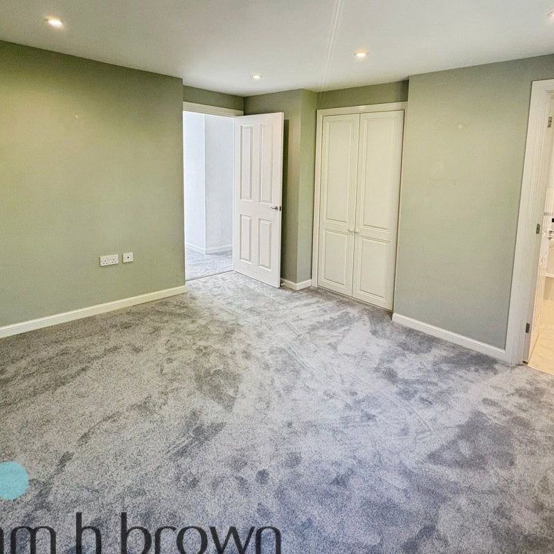 Lie Field Close - Photo 1