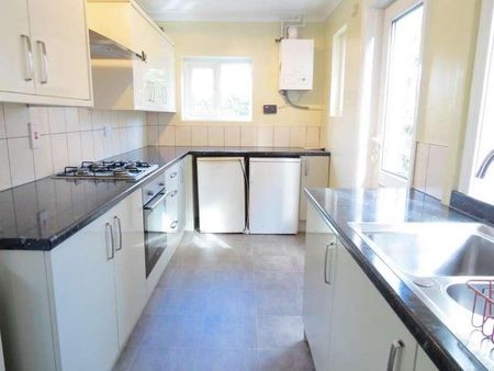 Bedroom Detached House In Winton, BH9 - Photo 3