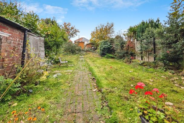 Oaktree Road, SO18 - Photo 1