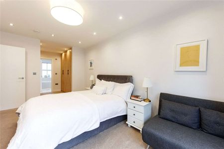 A lovely five bedroom mews house close to Battersea Square. - Photo 3