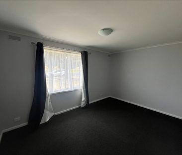 Generous Living, Great Comfort, Easy Lifestyle - Photo 3