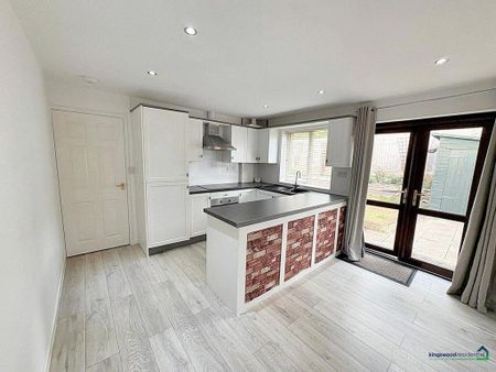 3 bedroom detached bungalow to rent - Photo 2