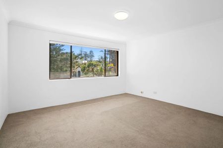 Stunning Large Two-bedroom Townhouse - Photo 3