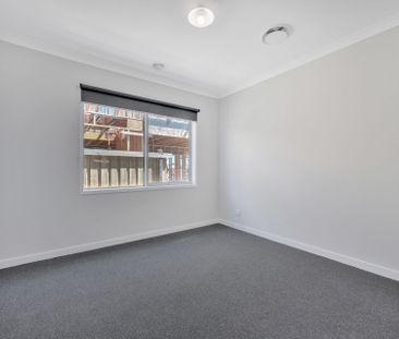 14 Bishopgate Boulevard Bonnie Brook VIC - Photo 3