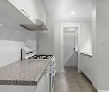 Sunny cottage in ideal location - - Photo 5