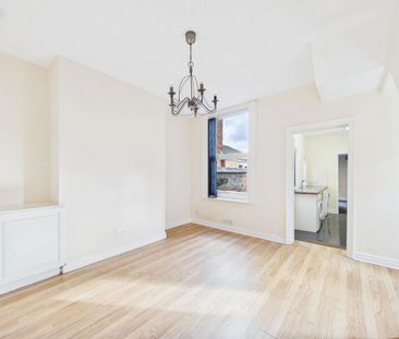 4 bedroom end of terrace house to rent - Photo 3