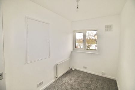 3 bedroom Three Bedroom House to rent - Photo 3