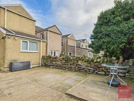 Terraced House to rent on - Photo 5
