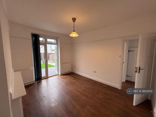 3 bedroom terraced house to rent - Photo 1