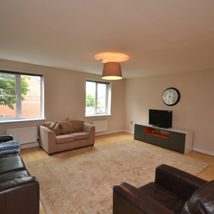 4 bed Town House for Rent - Photo 1