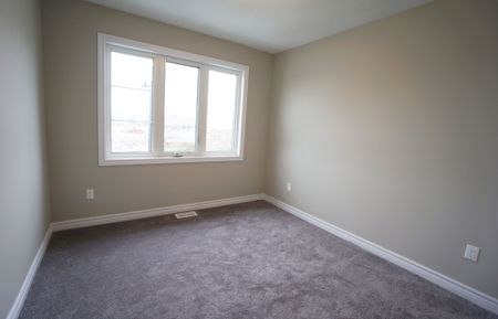For Lease - 2472 Waterlilly Way, Barrhaven, Ontario - Photo 2