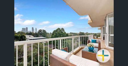 Perfect North Facing, Stunning District Views, Oversized 3 Bedroom Apartment - Photo 5