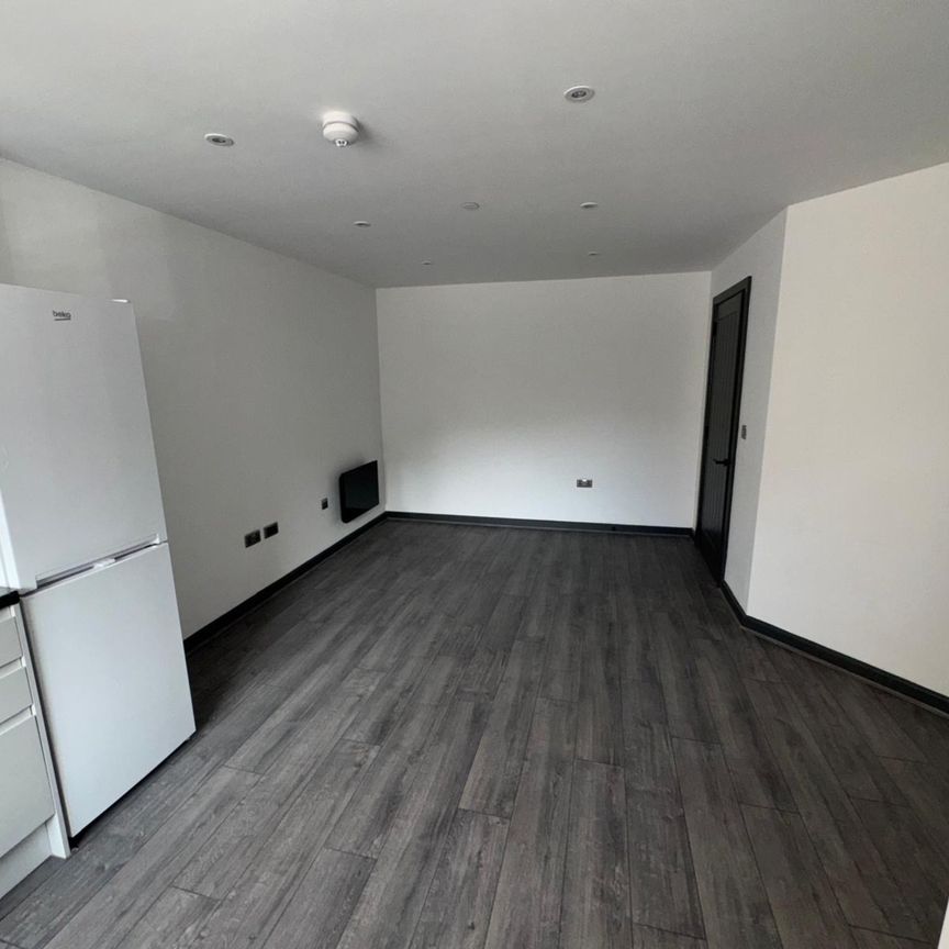 Apartment 1, Sterling House, Oaks Drive, Wolverhampton, WV3 9FA - Photo 1