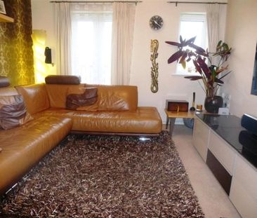 PETERBOROUGH - Photo 1