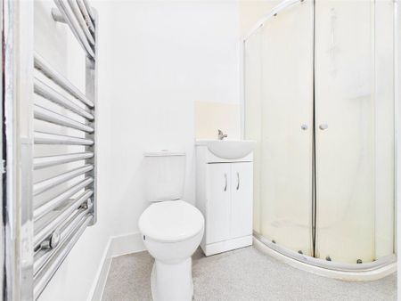 Property to rent - Photo 3