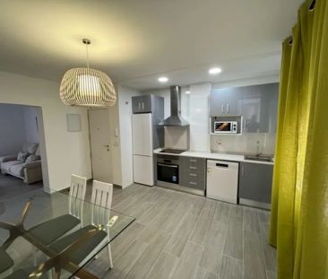 Alquiler de piso en Calle Doctor Jiménez Díaz - Photo 1