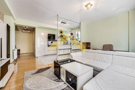 Apartament de inchiriat ansamblul Bermo, zona Banu Maracine - Photo 3