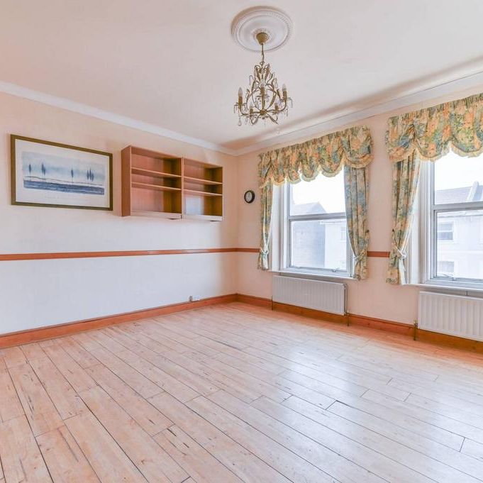 2 bedroom flat to rent - Photo 1