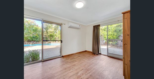 Walking distance to shops, parks and public transport - Photo 1