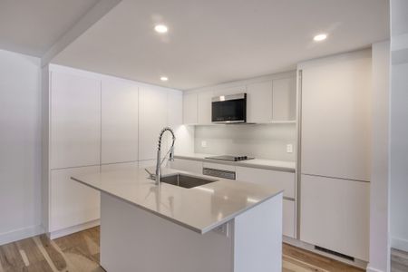 3460 Peel Street - Photo 4