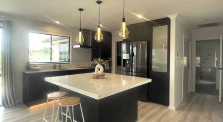 4 bedroom, double living home in Omokoroa - - Photo 2