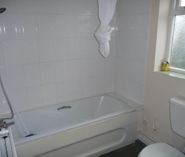 4 bedroom terraced house to rent - Photo 2