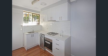 Renovated Open Plan Unit With Courtyard - Photo 2