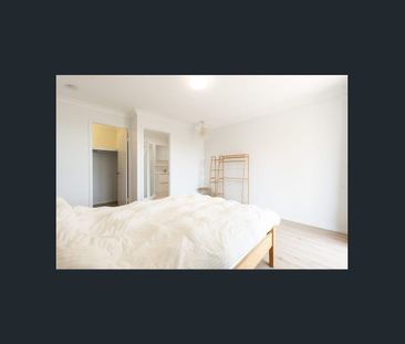 A luxury New Renovated Modern Three-Bedroom Townhouse . - Photo 3