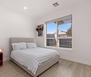 ELEGANT FAMILY HOME - Photo 6